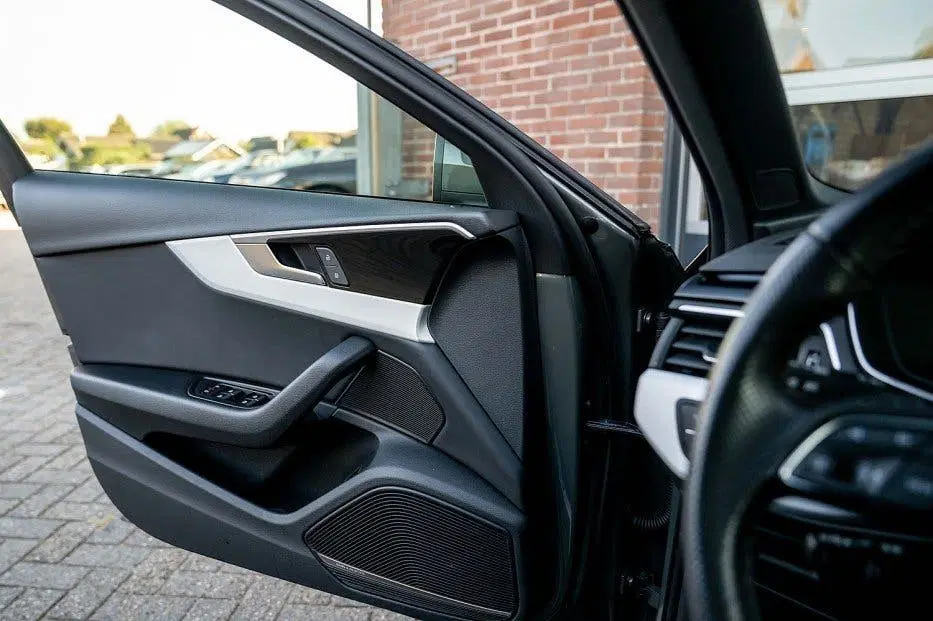 Audi A4 40 TFSI S line uit 2022, foto 15