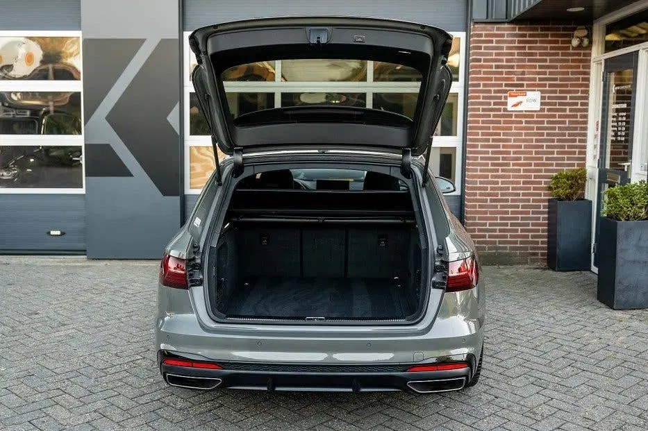Audi A4 40 TFSI S line uit 2022, foto 4