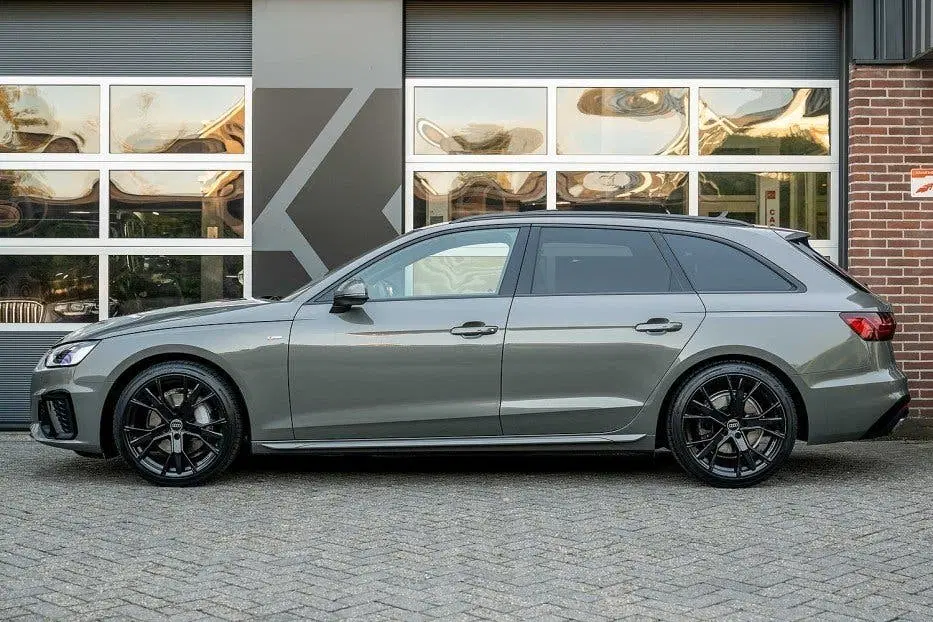 Audi A4 40 TFSI S line uit 2022, foto 6