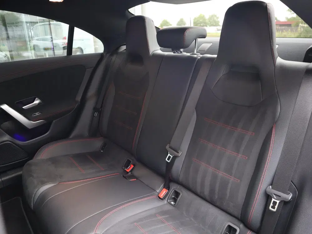 Mercedes-Benz CLA 200 AMG Line l Panoramadak l Stoelv uit 2023, foto 10