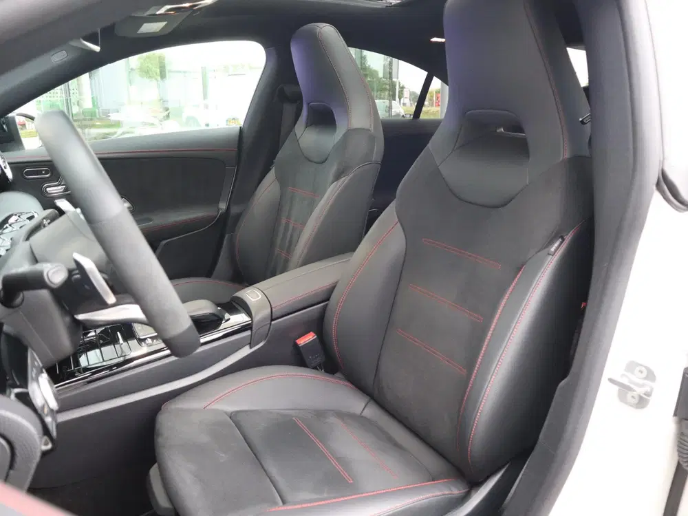 Mercedes-Benz CLA 200 AMG Line l Panoramadak l Stoelv uit 2023, foto 11