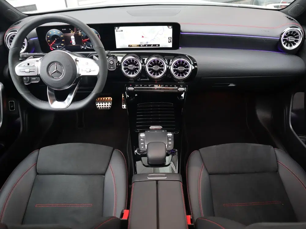 Mercedes-Benz CLA 200 AMG Line l Panoramadak l Stoelv uit 2023, foto 12
