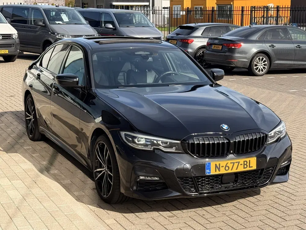 BMW 3-serie 330e M-Sport uit 2021, foto 10