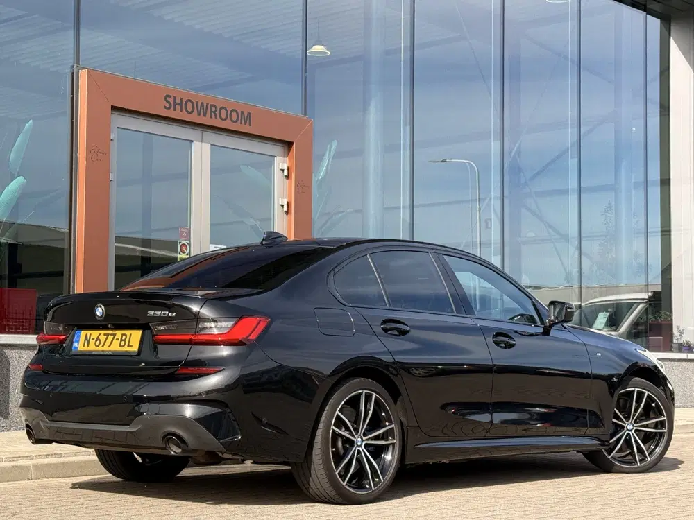 BMW 3-serie 330e M-Sport uit 2021, foto 11