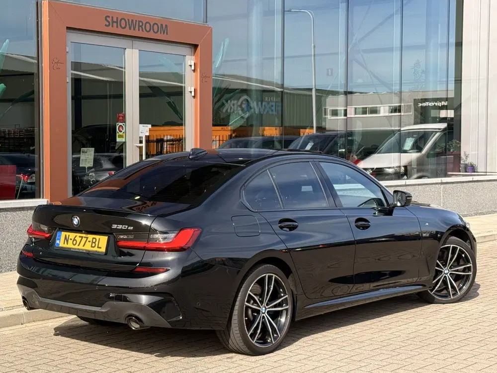BMW 3-serie 330e M-Sport uit 2021, foto 12