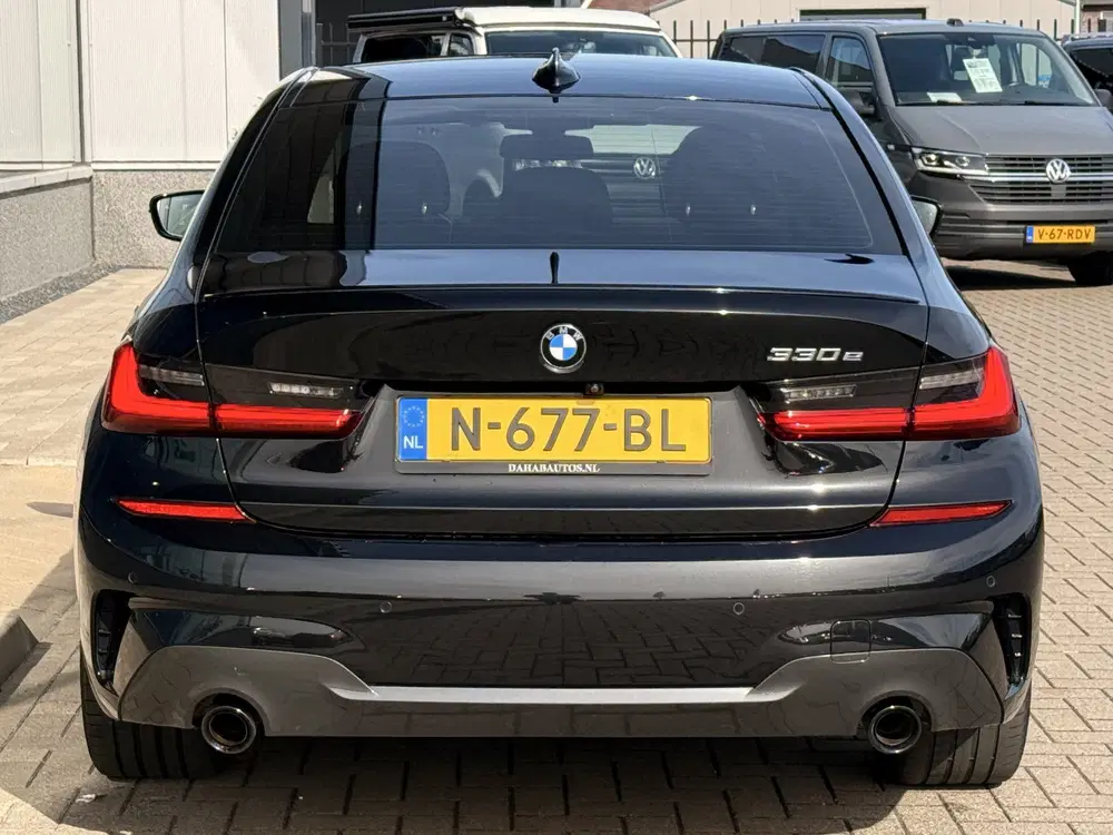 BMW 3-serie 330e M-Sport uit 2021, foto 13