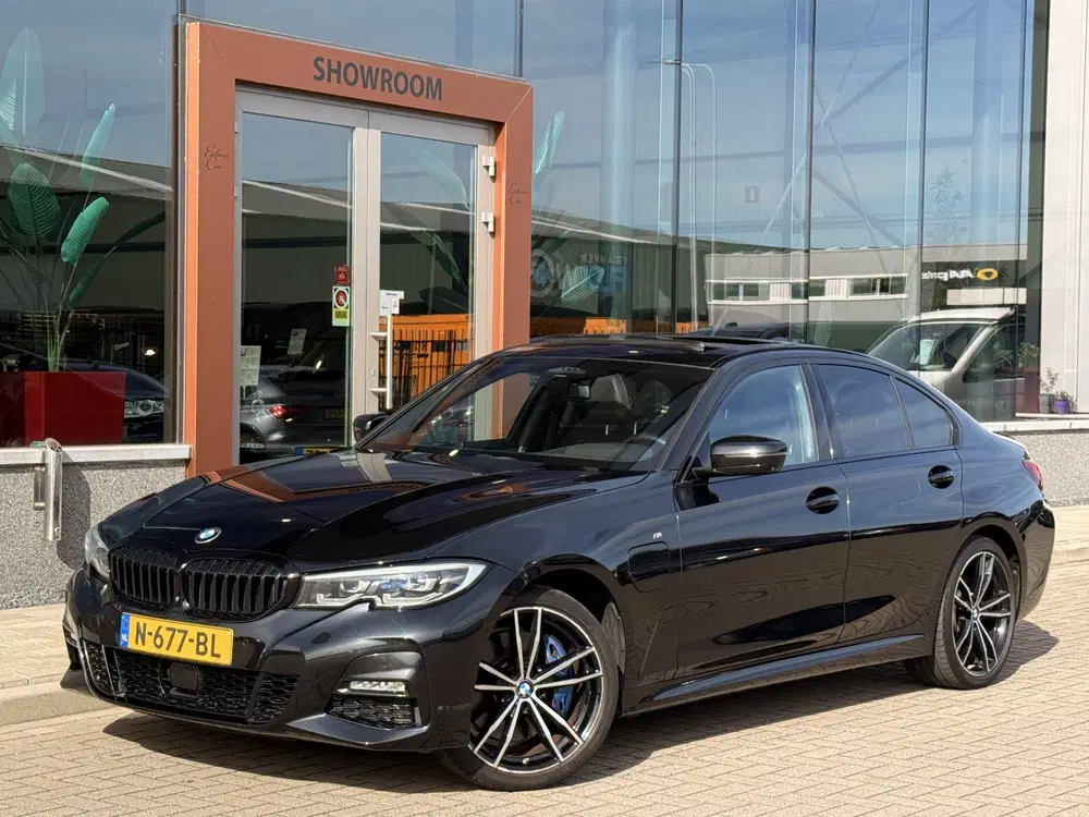 BMW 3-serie 330e M-Sport uit 2021, foto 3