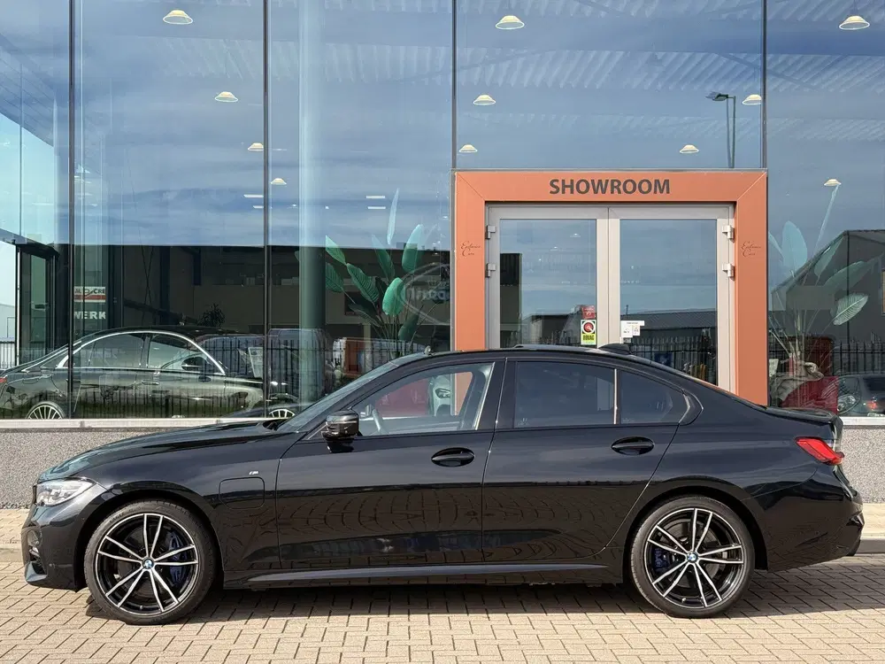 BMW 3-serie 330e M-Sport uit 2021, foto 6