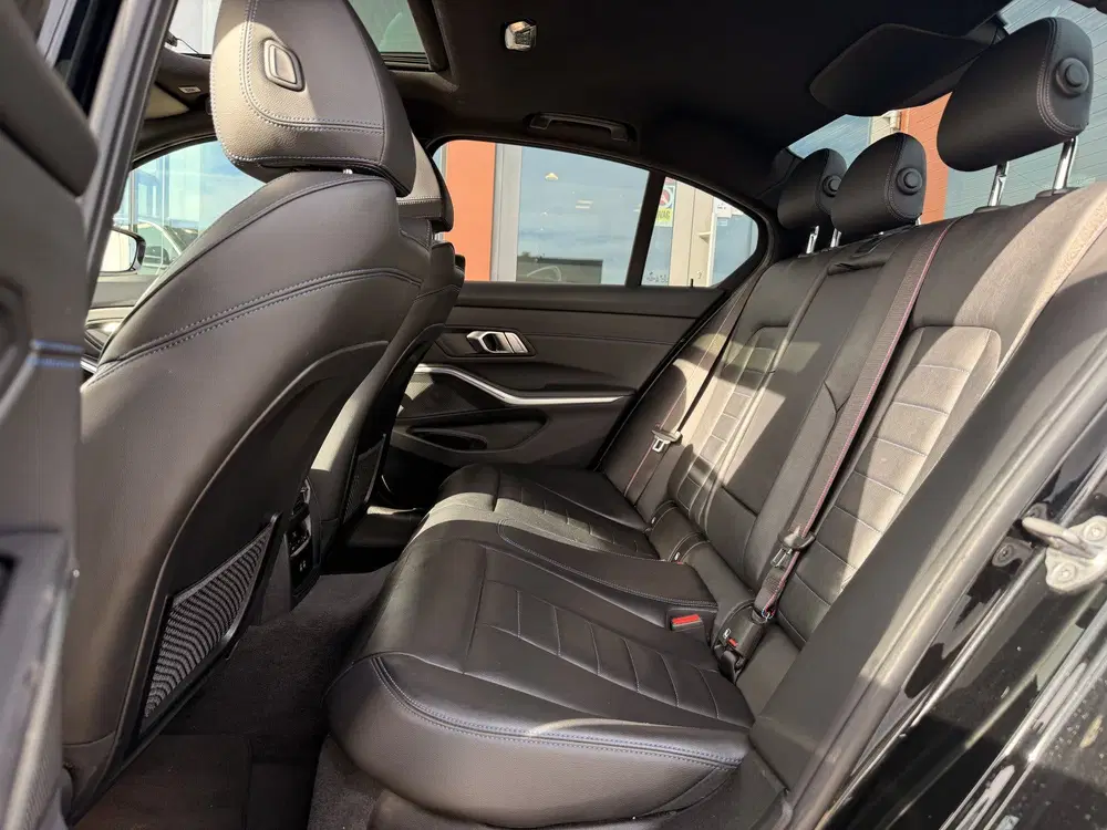 BMW 3-serie 330e M-Sport uit 2021, foto 7