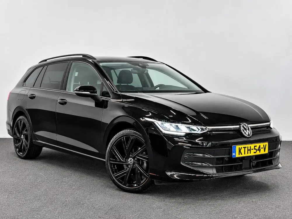 Volkswagen Golf 1.5 eTSI Life DSG Navigatie Apple Ca uit 2025, foto 2