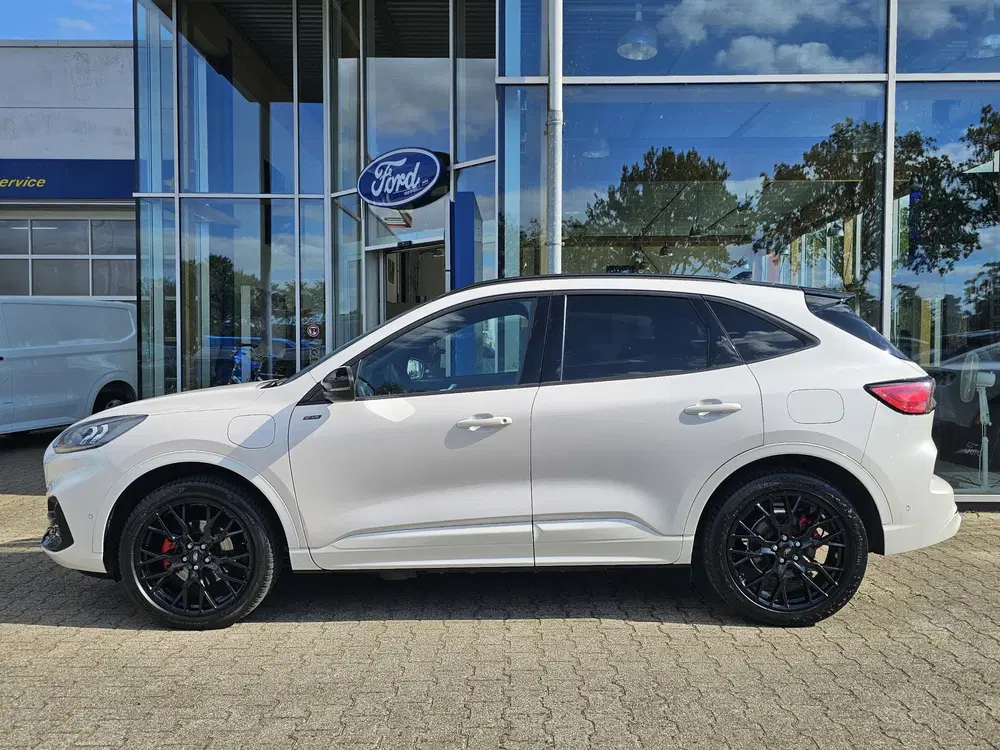 Ford Kuga 2.5 PHEV ST-Line X Black Pack uit 2023, foto 2