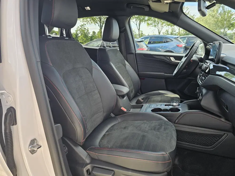 Ford Kuga 2.5 PHEV ST-Line X Black Pack uit 2023, foto 9