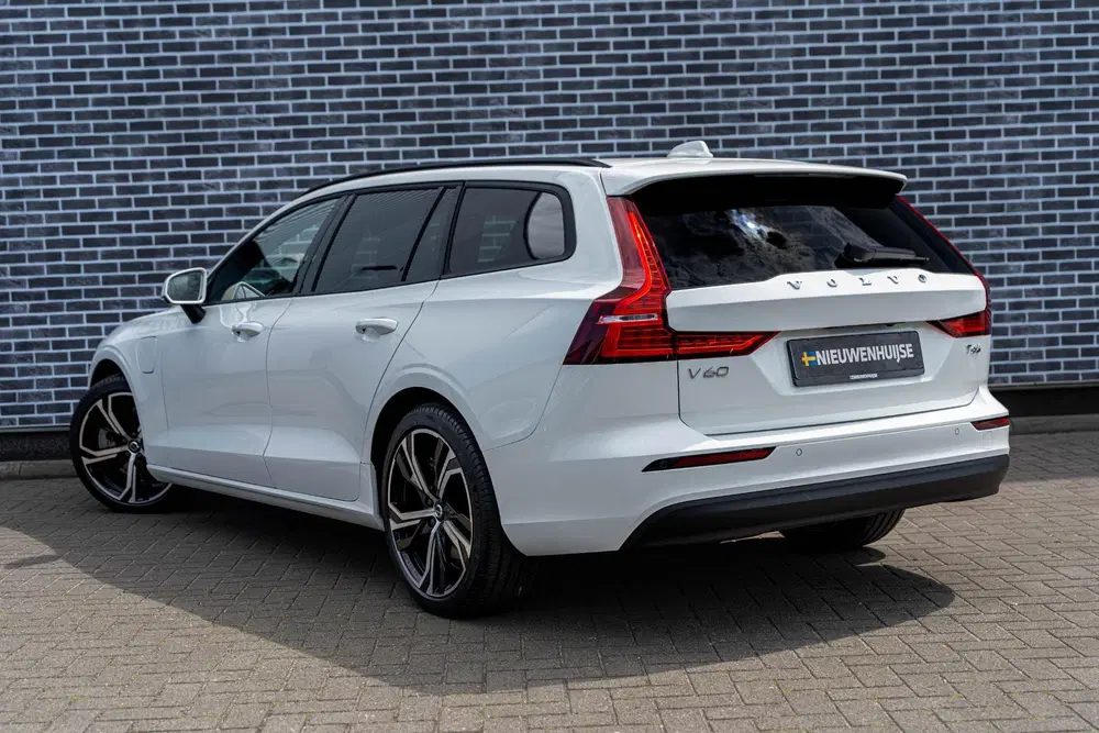 Volvo V60 T6 Plug-in hybrid AWD Essential uit 2026, foto 11