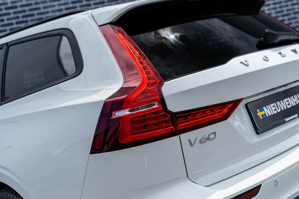 Volvo V60 T6 Plug-in hybrid AWD Essential uit 2026, foto 12