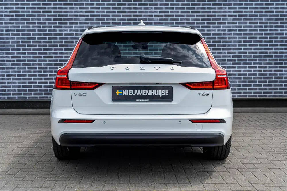 Volvo V60 T6 Plug-in hybrid AWD Essential uit 2026, foto 13