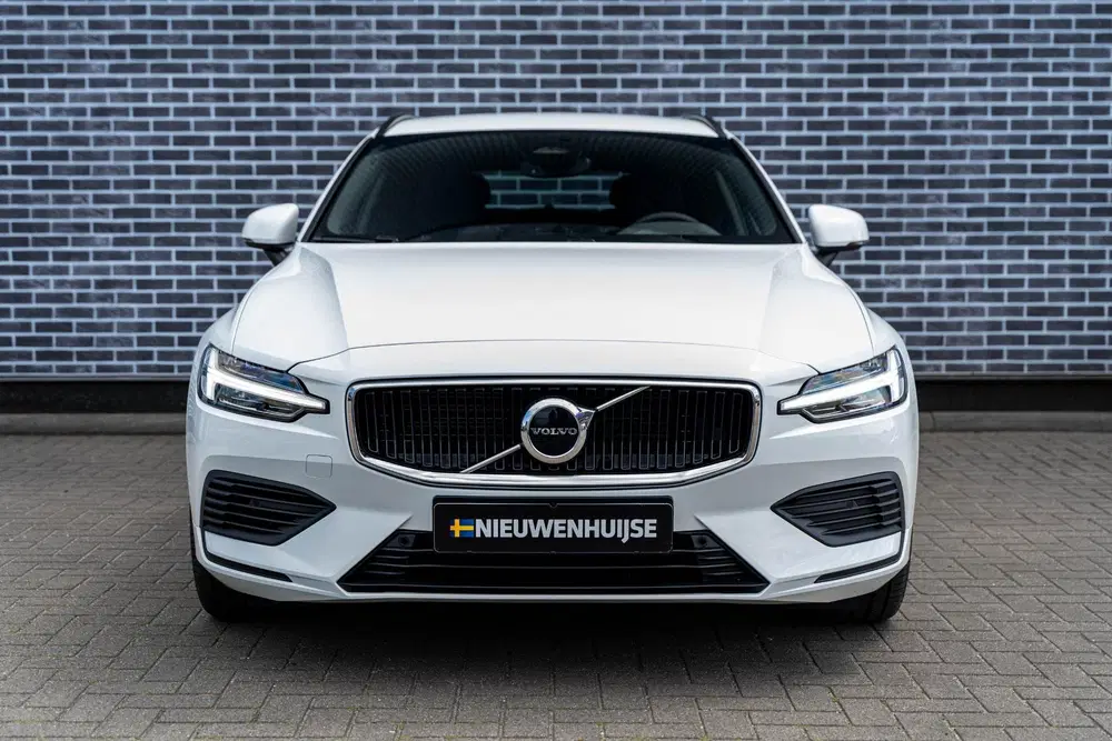 Volvo V60 T6 Plug-in hybrid AWD Essential uit 2026, foto 2