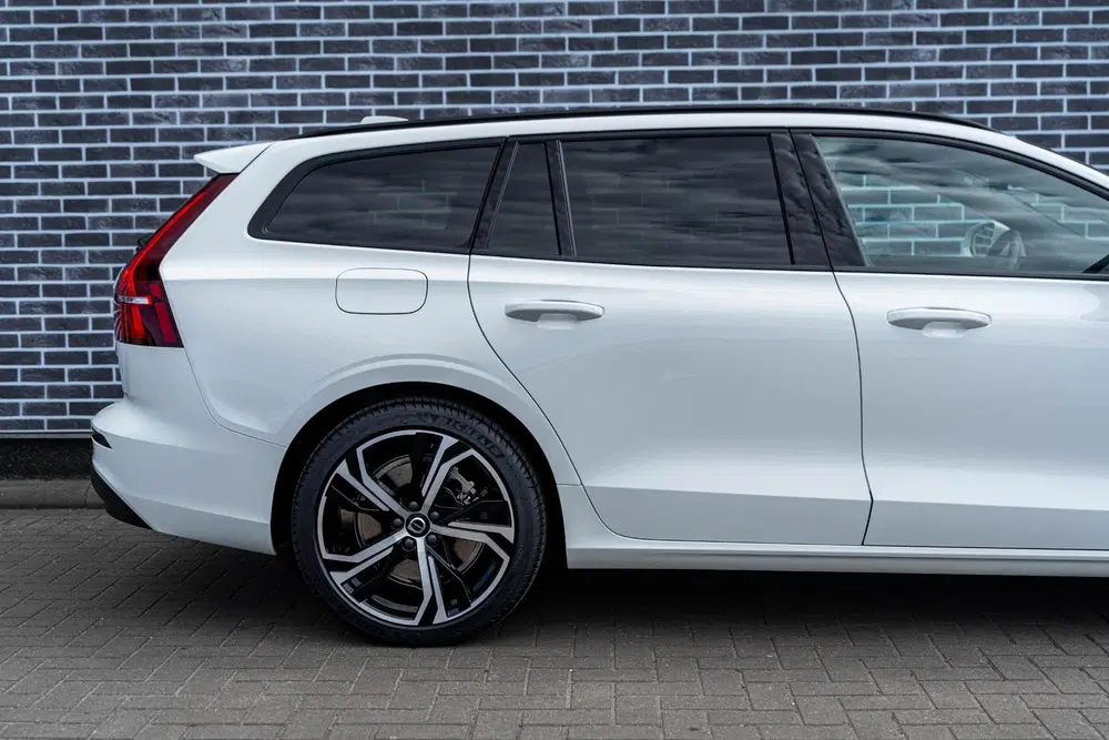 Volvo V60 T6 Plug-in hybrid AWD Essential uit 2026, foto 8