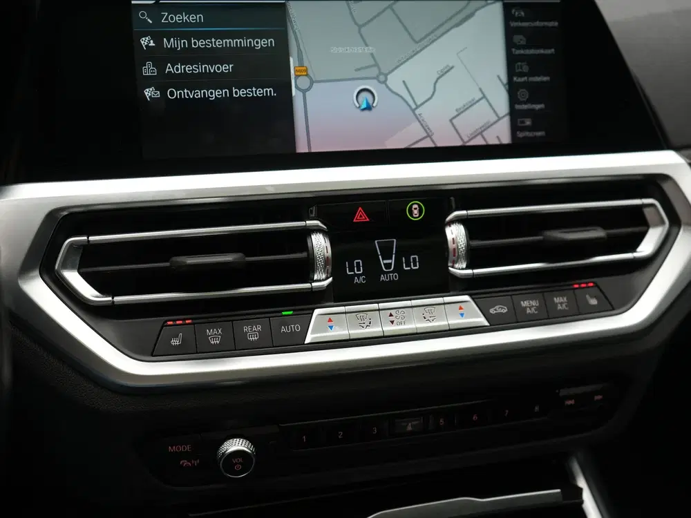 BMW 3-serie 3 Serie Touring 330e Luxury Line PHEV 293p uit 2022, foto 12