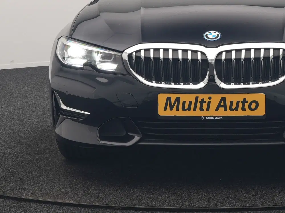 BMW 3-serie 3 Serie Touring 330e Luxury Line PHEV 293p uit 2022, foto 15