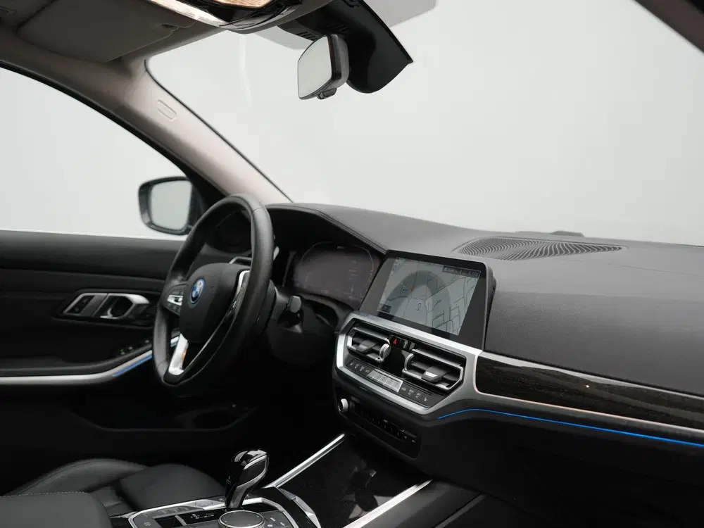 BMW 3-serie 3 Serie Touring 330e Luxury Line PHEV 293p uit 2022, foto 4
