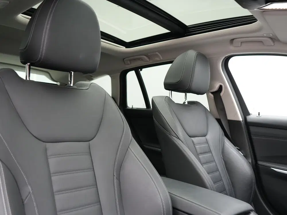 BMW 3-serie 3 Serie Touring 330e Luxury Line PHEV 293p uit 2022, foto 5