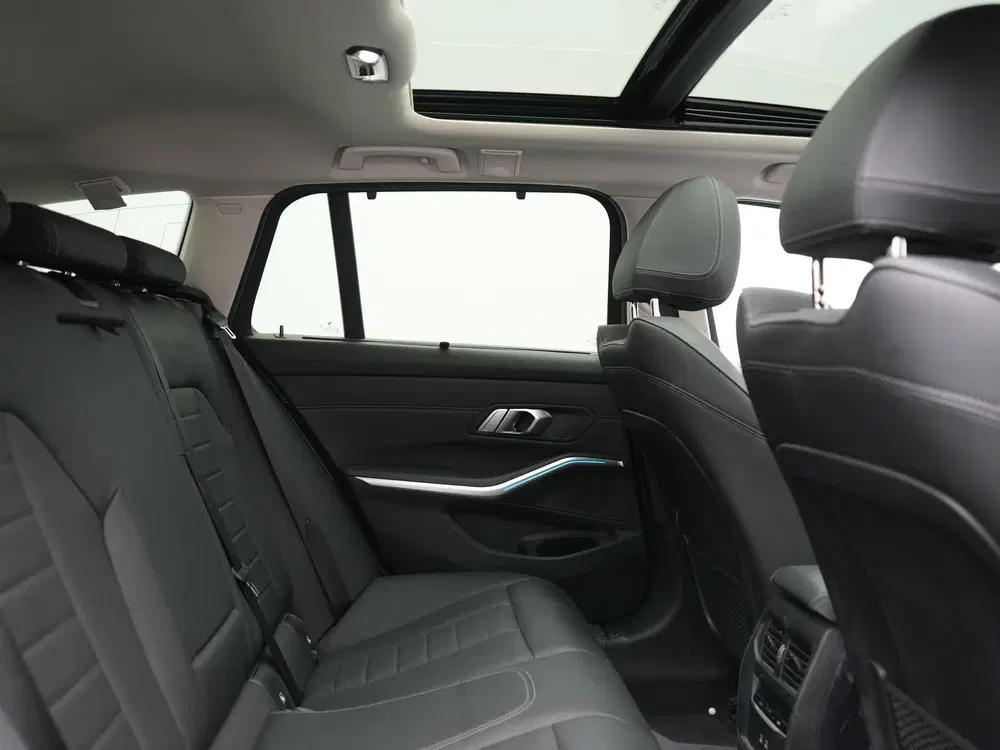 BMW 3-serie 3 Serie Touring 330e Luxury Line PHEV 293p uit 2022, foto 6