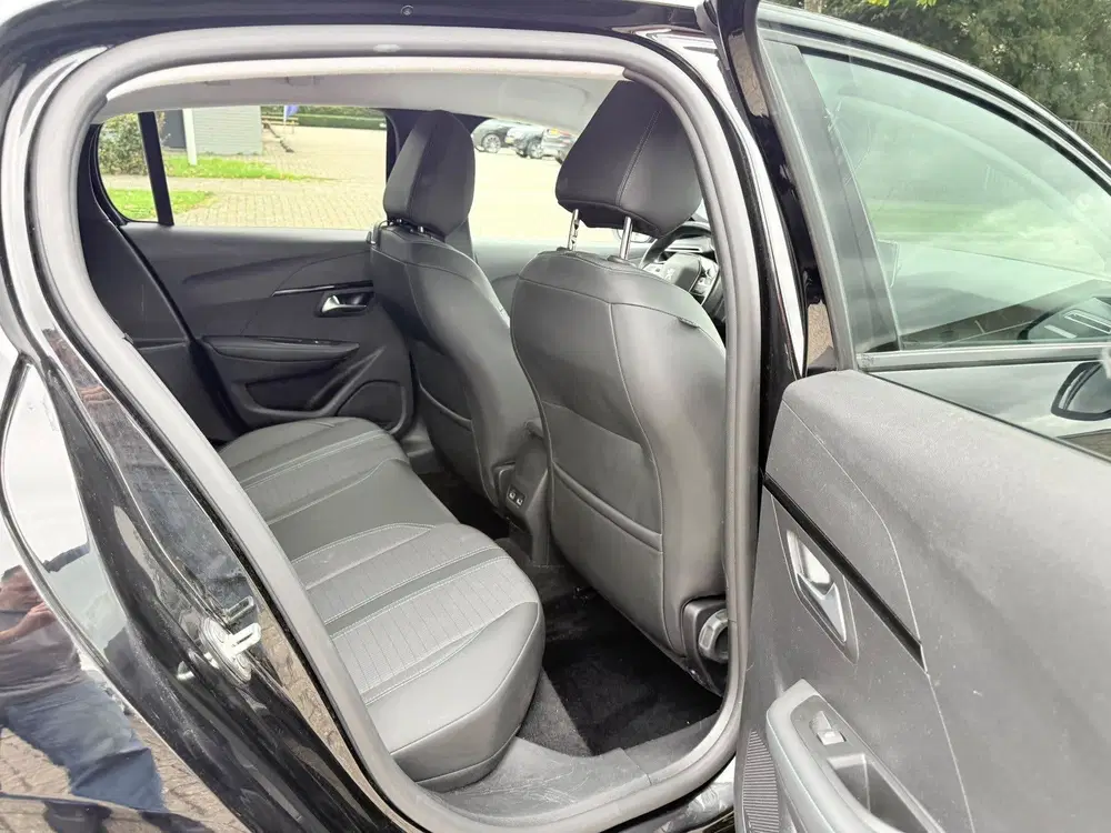 Peugeot 208 1.2 PureTech Allure 100PK Automaat uit 2020, foto 13