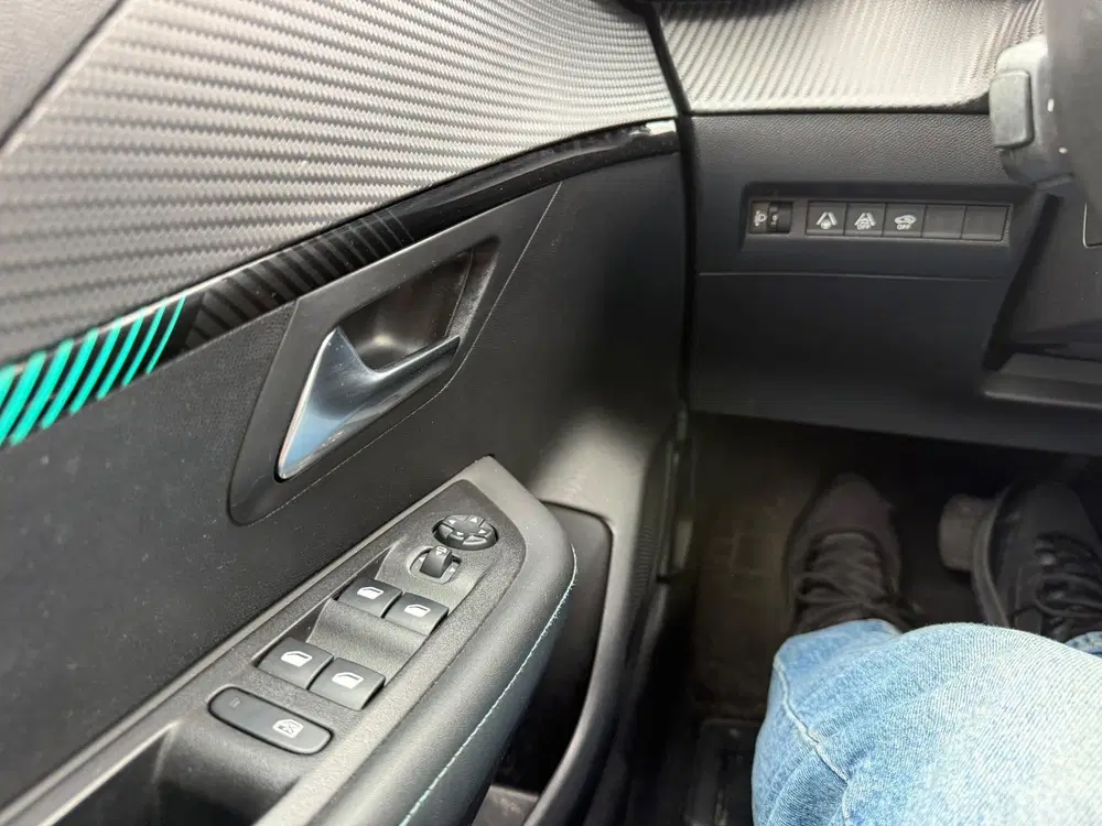 Peugeot 208 1.2 PureTech Allure 100PK Automaat uit 2020, foto 15