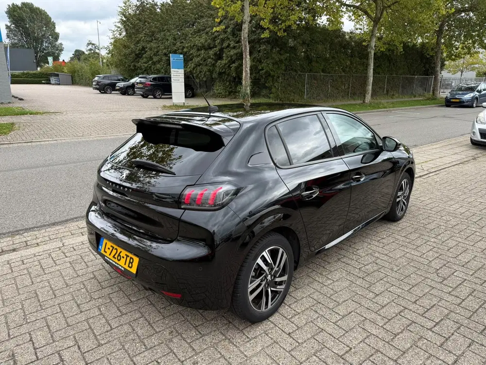 Peugeot 208 1.2 PureTech Allure 100PK Automaat uit 2020, foto 2