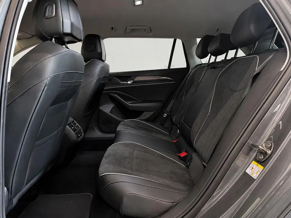 Volkswagen Passat 1.5 eTSI Business Navigatie Apple uit 2026, foto 11