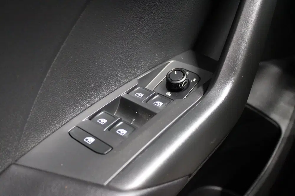 Volkswagen T-Cross 1.0 TSI Life uit 2023, foto 11