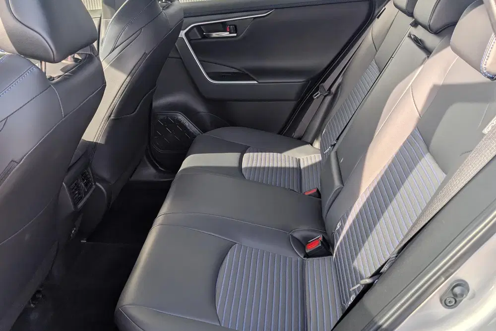 Toyota RAV 4 AWD Bi-tone uit 2025, foto 13