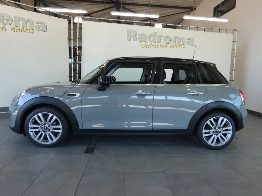 Mini Cooper 1.5 Cooper Chili 5 drs Automaat LED Clima uit 2021, foto 2