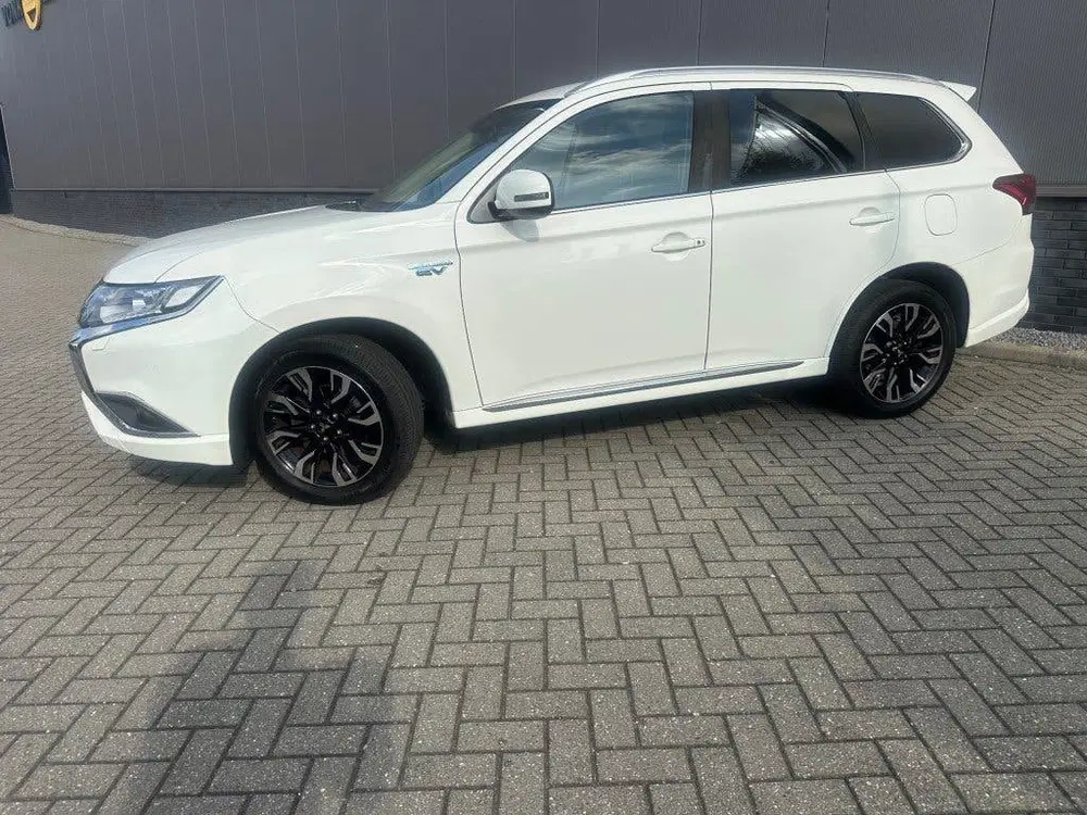 Mitsubishi Outlander 2.4 PHEV PURE+afn trekhaak orig ned aut uit 2019, foto 2