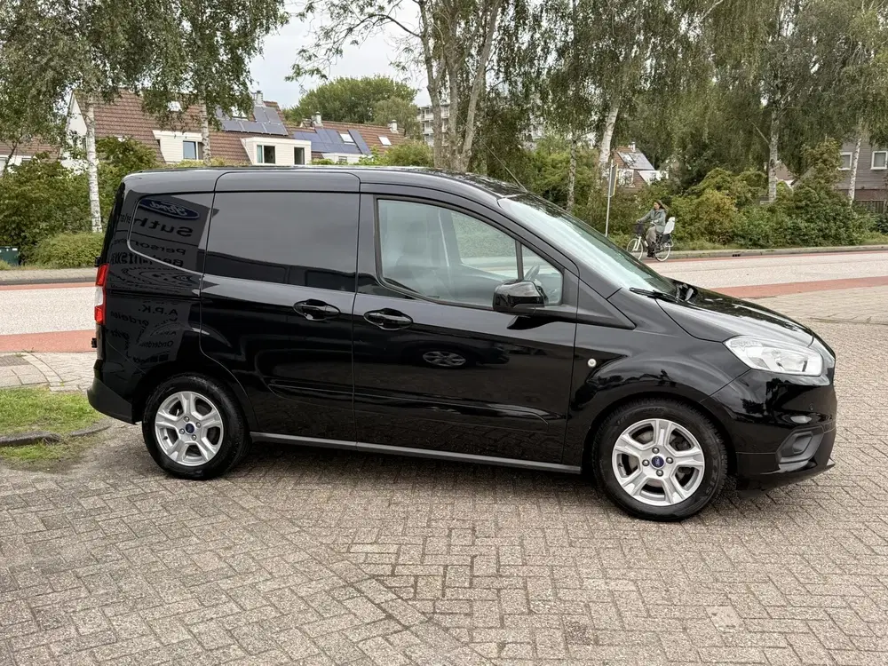 Ford Transit Courier 1.5 TDCI Limited Duratorq S&S 100pk uit 2023, foto 2