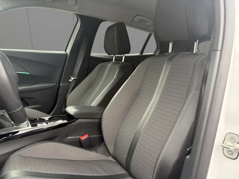 Peugeot 2008 1.2 Allure Camera * LED * Apple uit 2022, foto 2