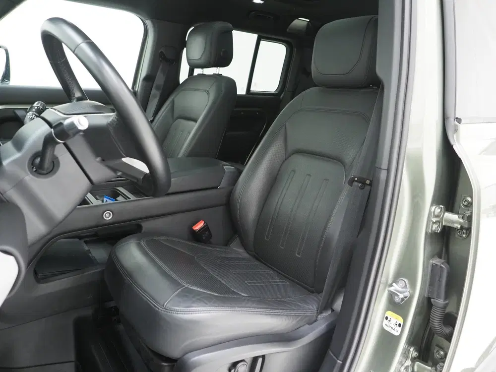 Land Rover Defender 2.0 P400e 110 uit 2021, foto 4