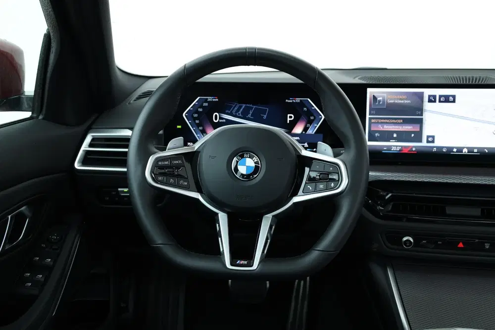 BMW 3-serie 320i uit 2025, foto 12