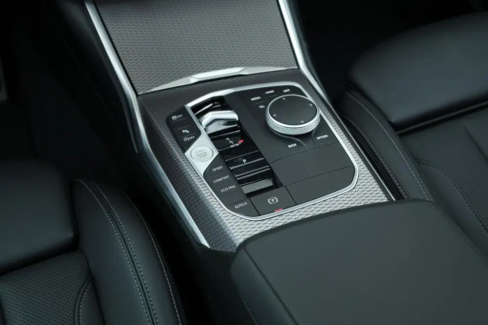 BMW 3-serie 320i uit 2025, foto 13