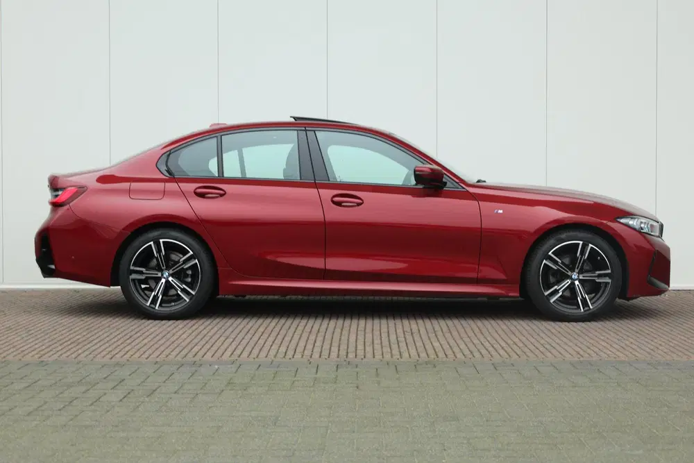 BMW 3-serie 320i uit 2025, foto 4