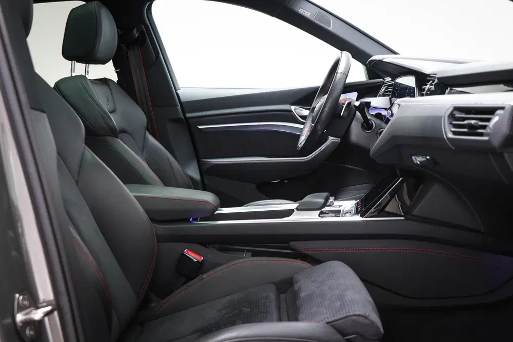 Audi Q8 55 quattro Edition 115 kWh uit 2023, foto 14