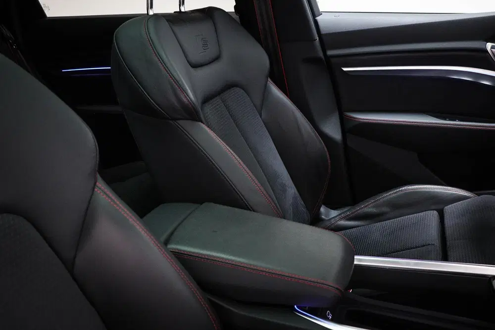 Audi Q8 55 quattro Edition 115 kWh uit 2023, foto 15