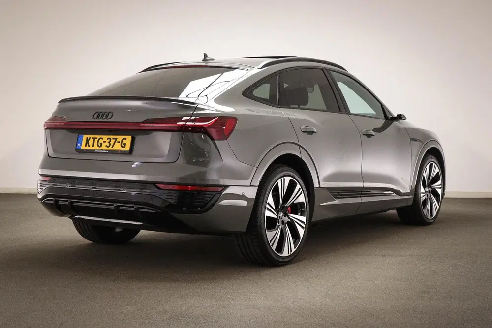 Audi Q8 55 quattro Edition 115 kWh uit 2023, foto 2