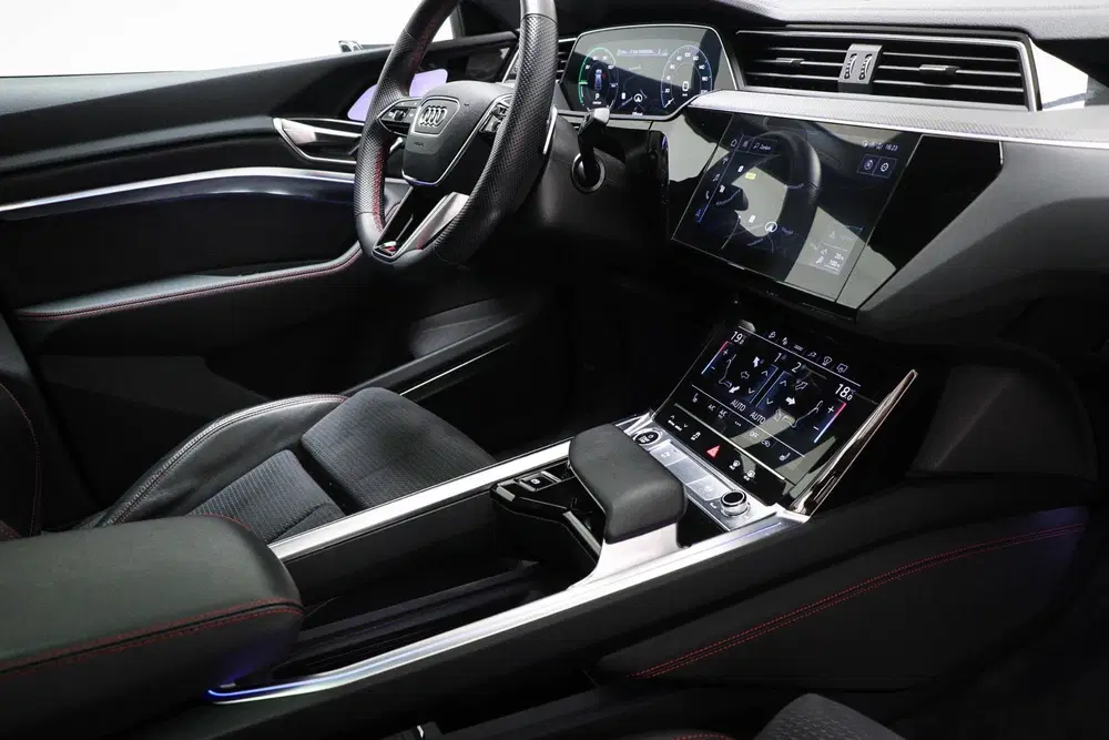 Audi Q8 55 quattro Edition 115 kWh uit 2023, foto 3