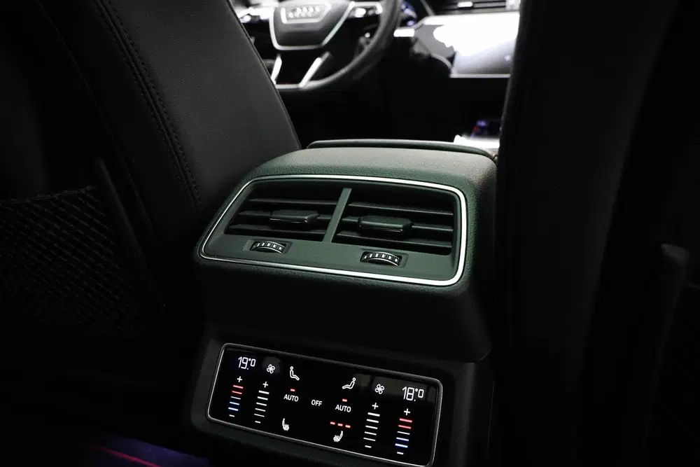 Audi Q8 55 quattro Edition 115 kWh uit 2023, foto 9