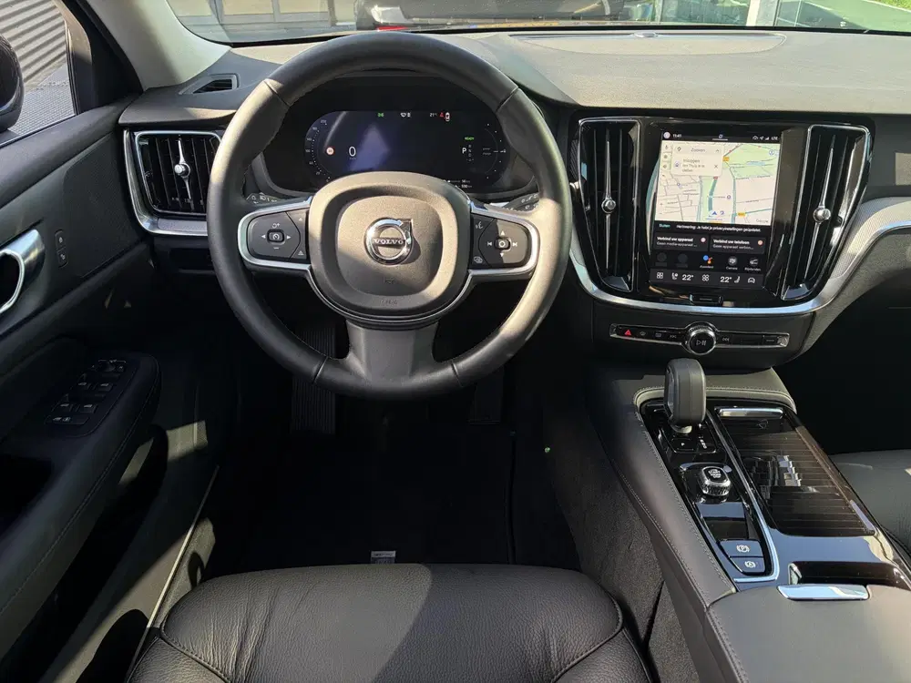Volvo V60 2.0 T6 Plug-in hybrid AWD Essential Bright uit 2025, foto 2