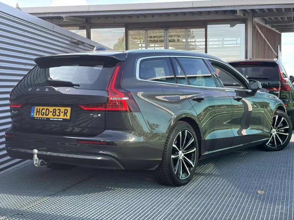 Volvo V60 2.0 T6 Plug-in hybrid AWD Essential Bright uit 2025, foto 3