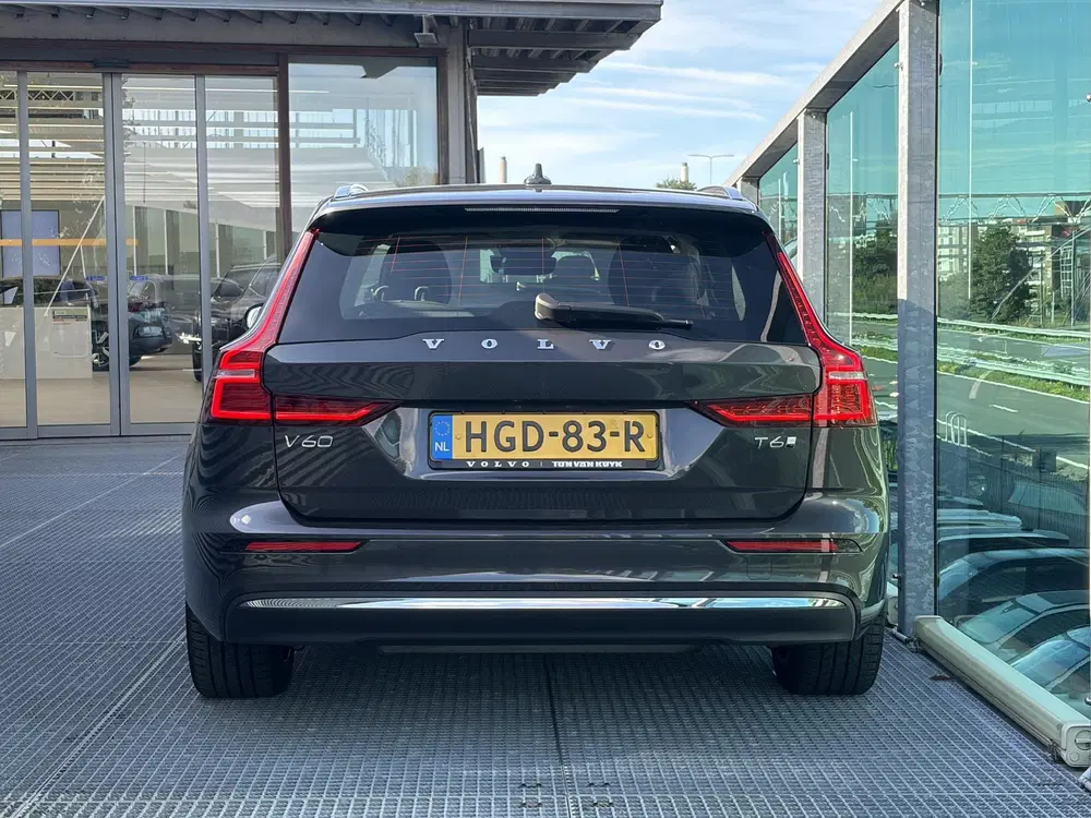 Volvo V60 2.0 T6 Plug-in hybrid AWD Essential Bright uit 2025, foto 5