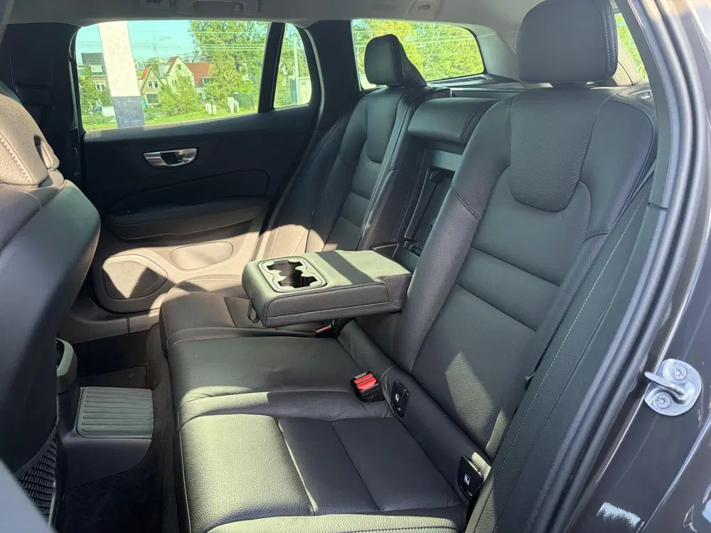 Volvo V60 2.0 T6 Plug-in hybrid AWD Essential Bright uit 2025, foto 8