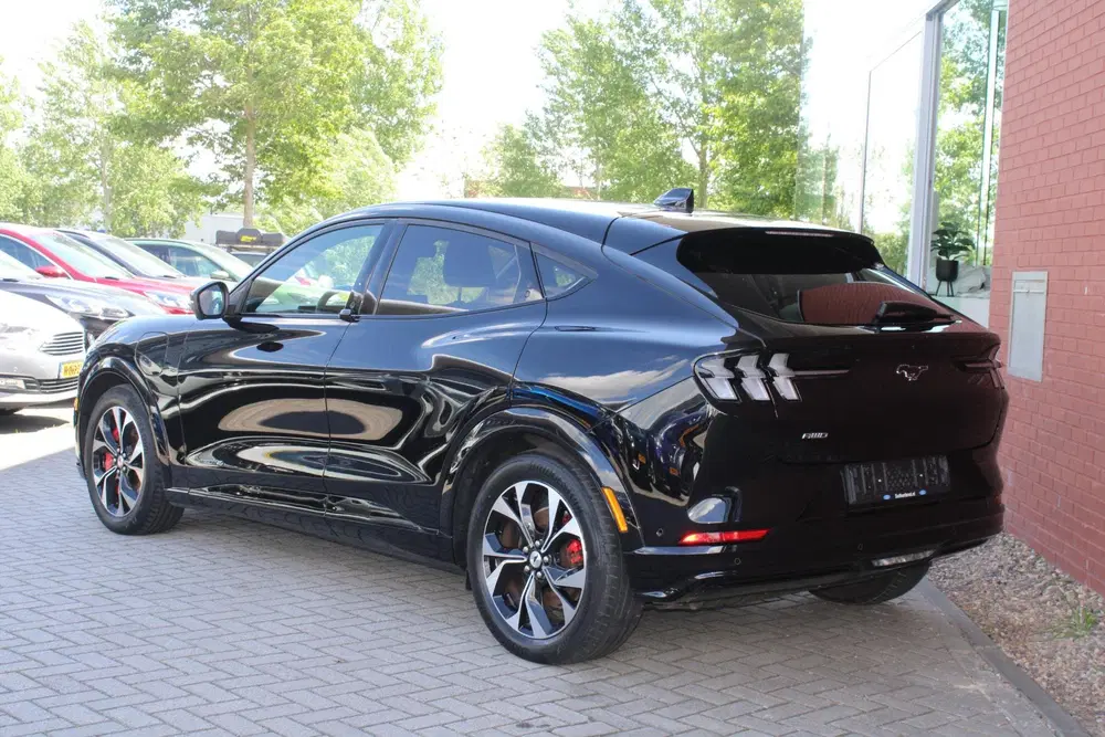 Ford Mustang Mach-E Extended AWD 98 kWh uit 2022, foto 3